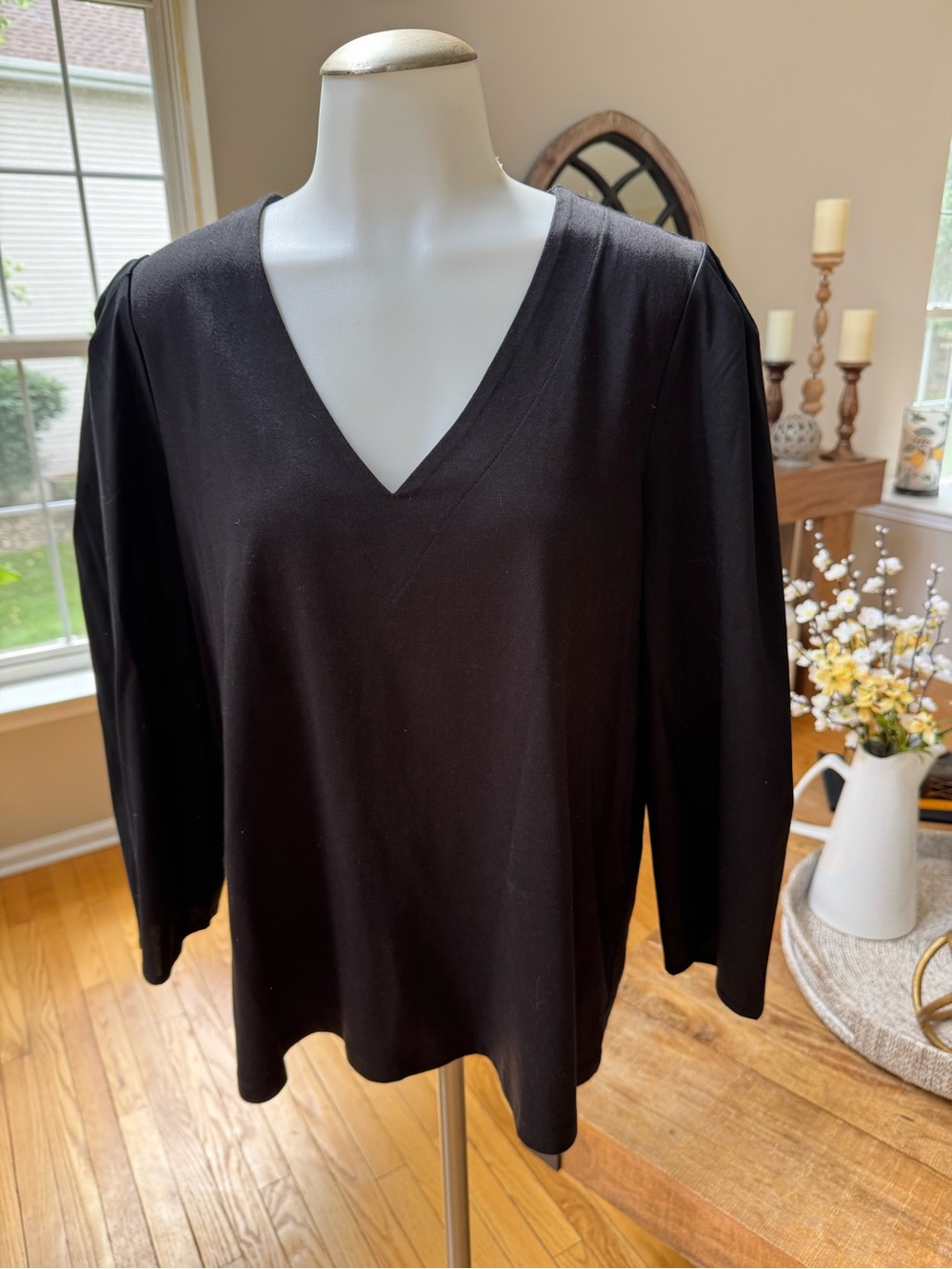 Chico's Black V-Neck Long Sleeve Top